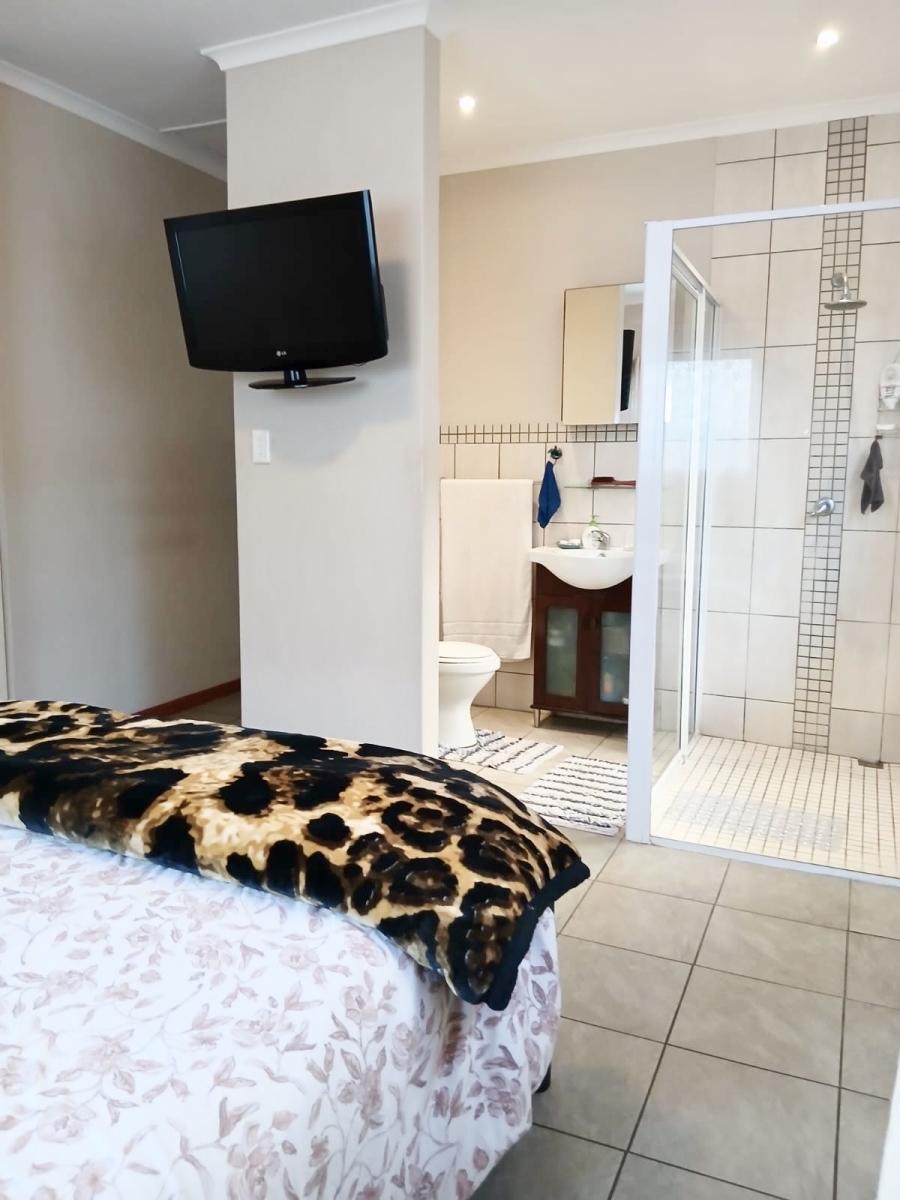 2 Bedroom Property for Sale in Sandbaai Western Cape